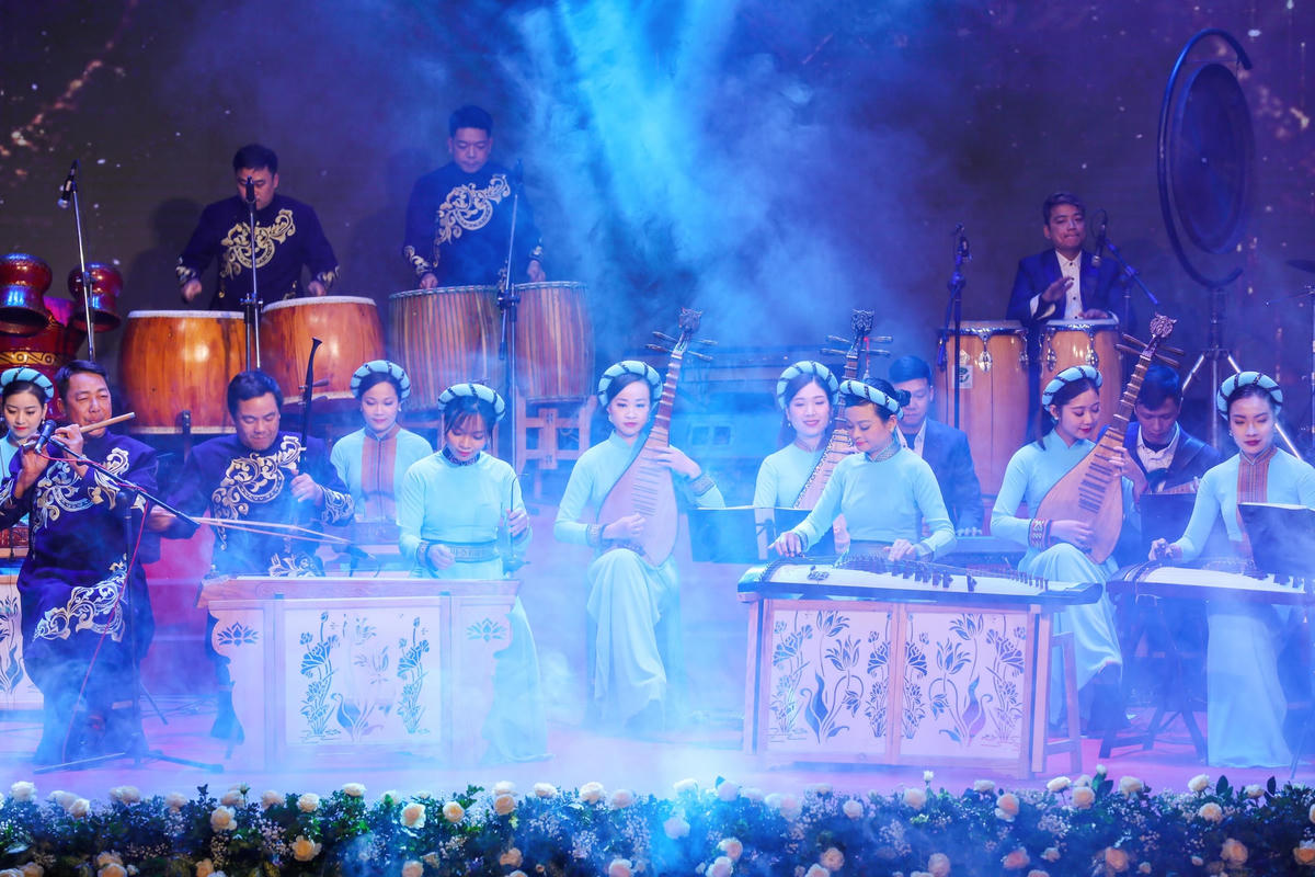 Văn nghệ chào mừng.