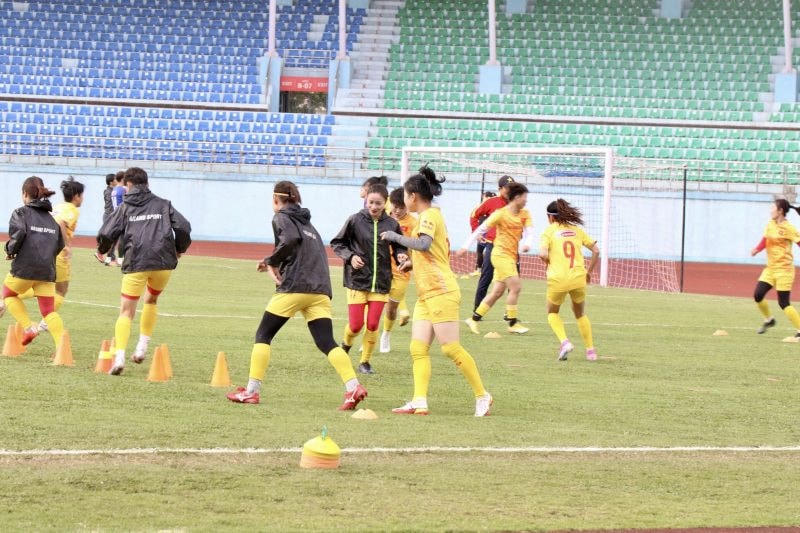 Cầu thủ nữ Việt Nam tập luyện. Ảnh: VFF.