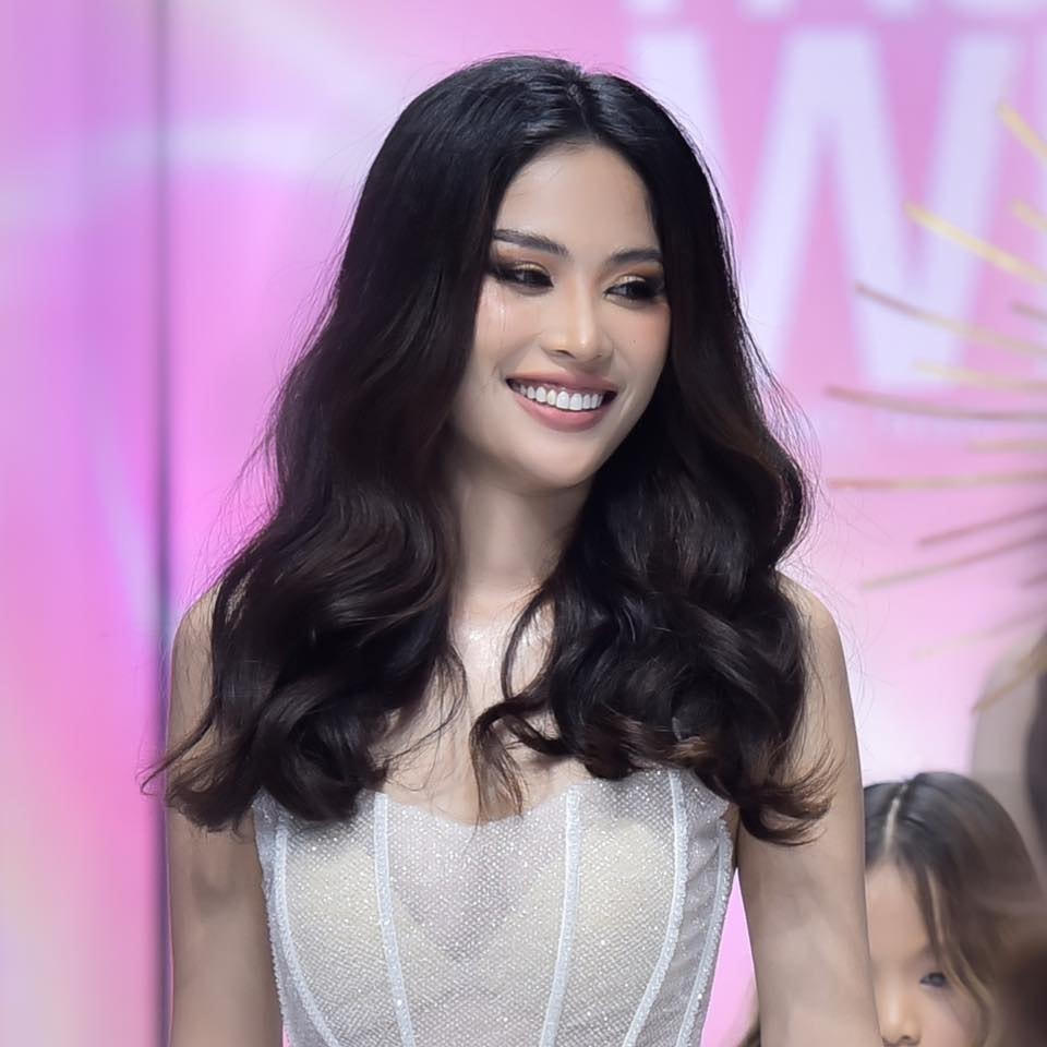Lệ Nam "come out" không đúng thời điểm khiến dư luận chĩa mũi nhọn về cô. 