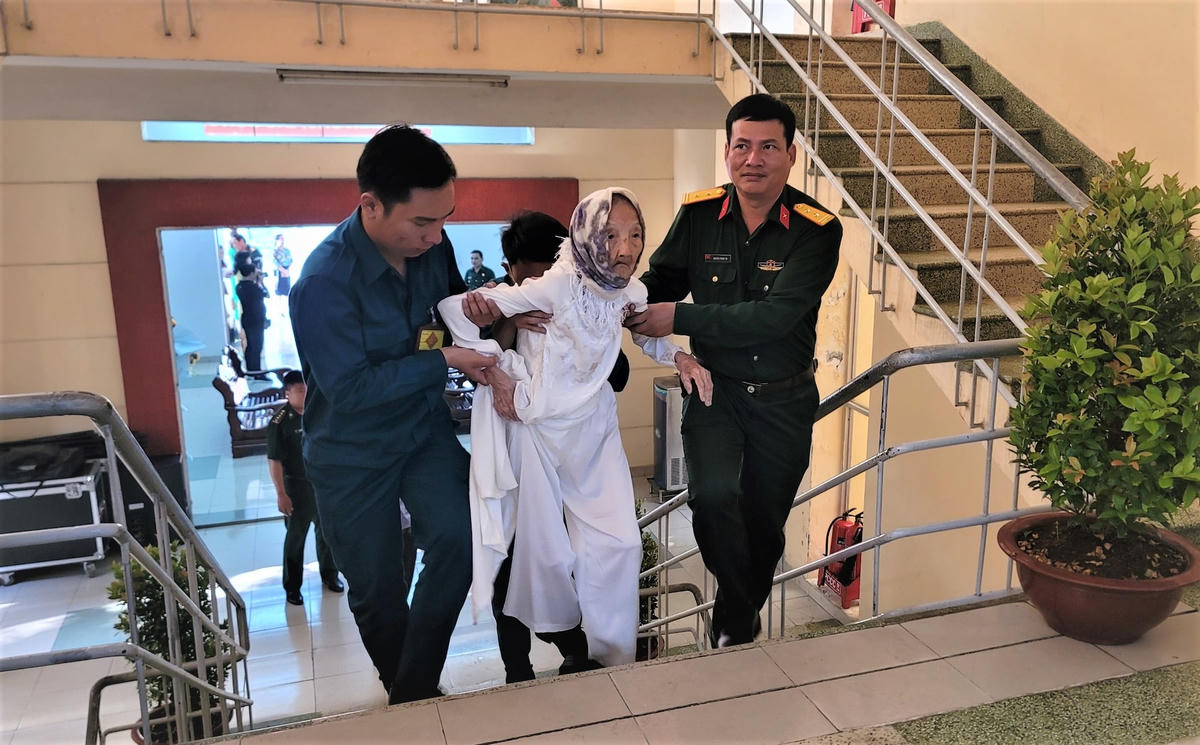 Đại diện Mẹ Việt Nam anh hùng về dự Hội nghị. (Ảnh: Hồng Phúc). 