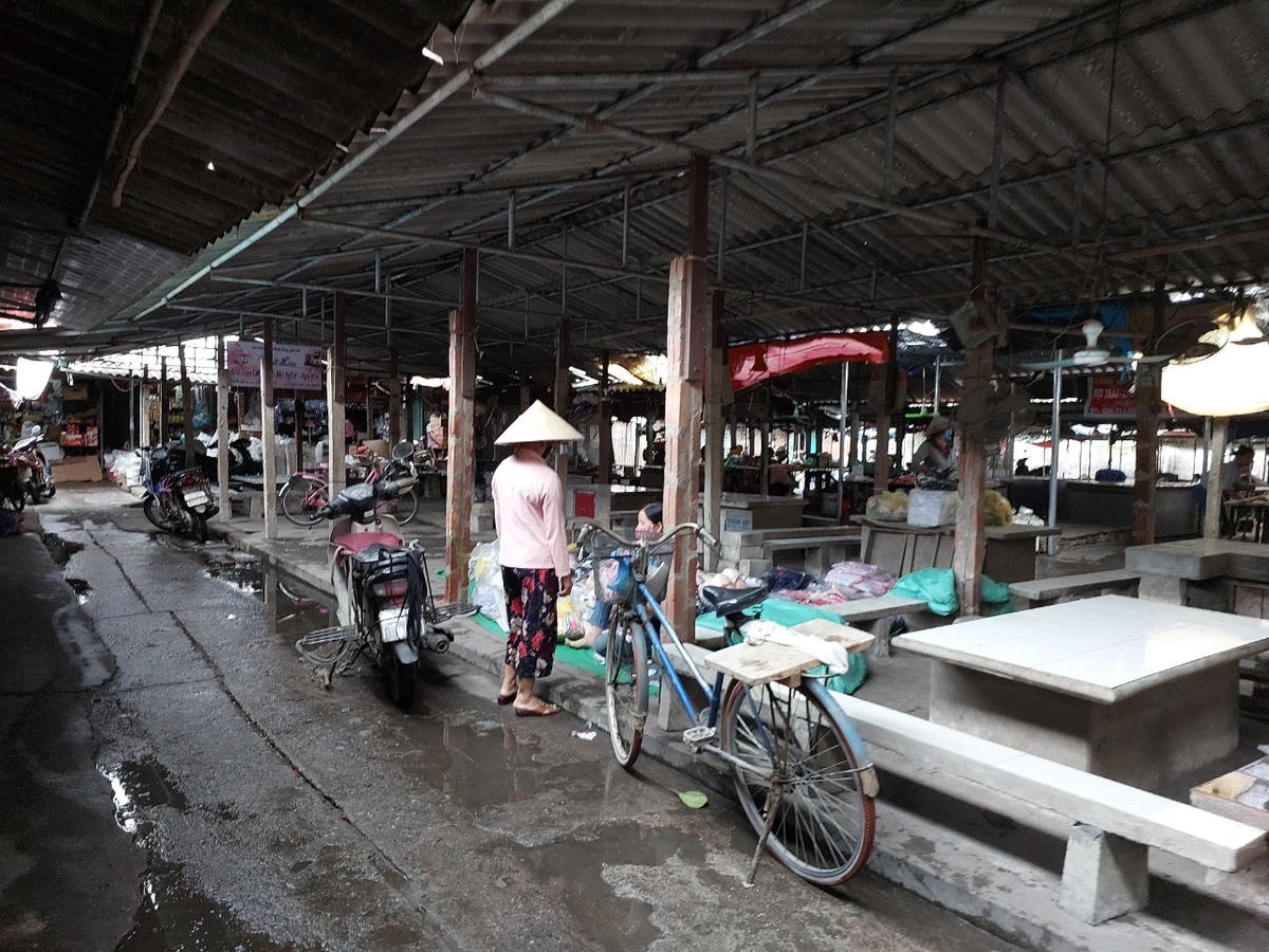 Qua nhiều năm sử dụng, chợ Phú Lộc cũ hiện đã xuống cấp, nhếch nhác.