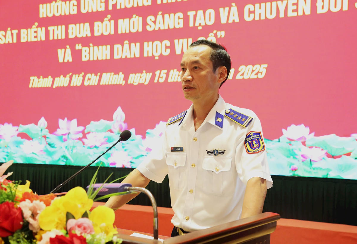 Đại tá Lê Văn Tú, Chính ủy BTL Vùng CSB 3 phát biểu tại lễ phát động thi đua