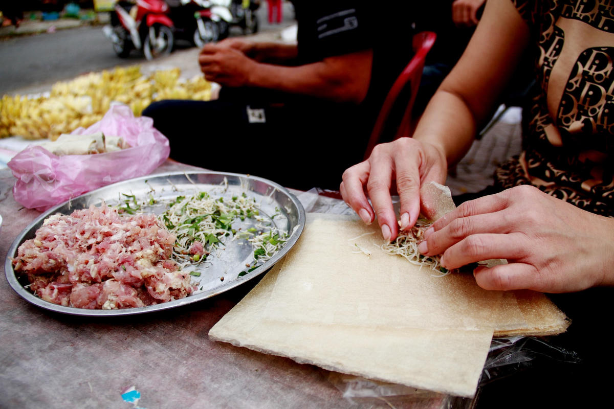 Người dân Hà Tĩnh rộn ràng đi sắm lễ ngày Rằm tháng Bảy