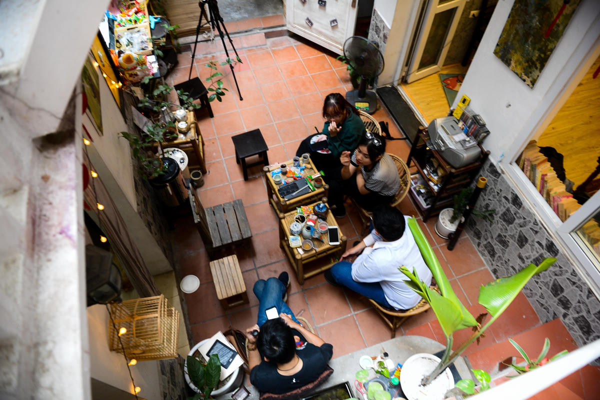 Quán có không gian mở, khá rộng rãi và mát mẻ.