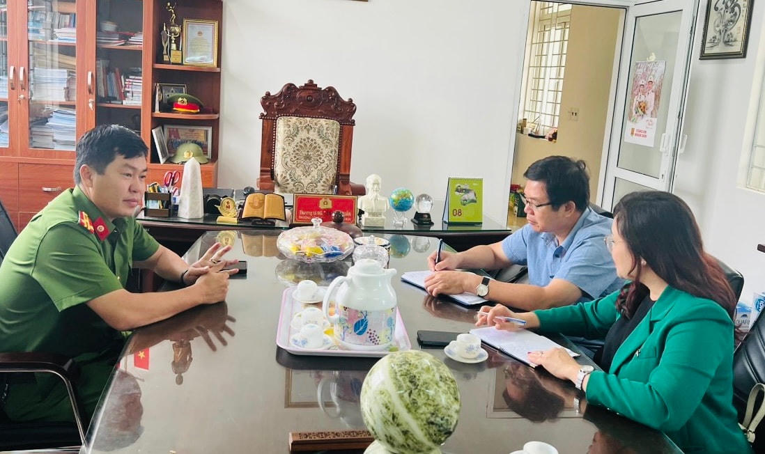Thượng tá Nguyễn Trần Tuấn, Trưởng Công an huyện Krông Púk trao đổi với phóng viên về giải pháp phòng ngừa, đấu tranh với các loại tội phạm sầu riêng.