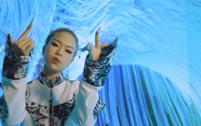 Bước ra từ rap Việt, Tlinh là một trong những thí sinh có sự nghiệp khởi sắc nhất trong việc ra mắt các nhạc phẩm tôn vinh tính nữ. 