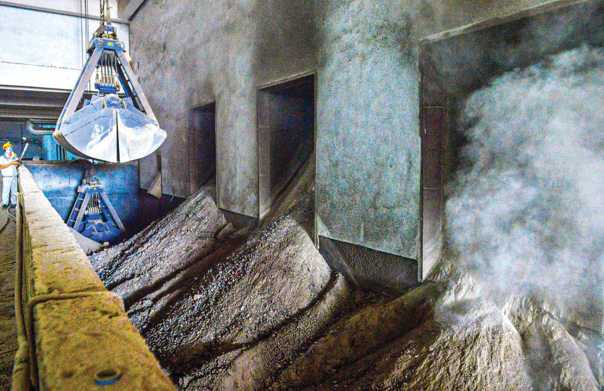 Phần tro chiếm khoảng 12% tổng khối lượng sẽ được xả ra sau lò đốt có thể tận dụng làm vật liệu xây dựng.  