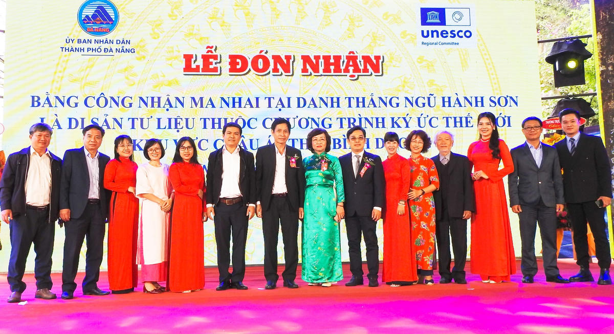 Lãnh đạo TP Đà Nẵng chụp ảnh lưu niệm với các đại biểu. Ảnh Thanh Tùng.