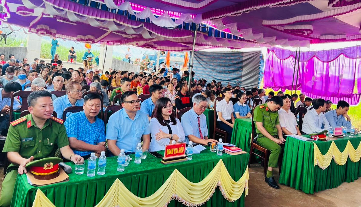 Các đại biểu về dự Ngày hội “Toàn dân bảo vệ an ninh Tổ quốc”.