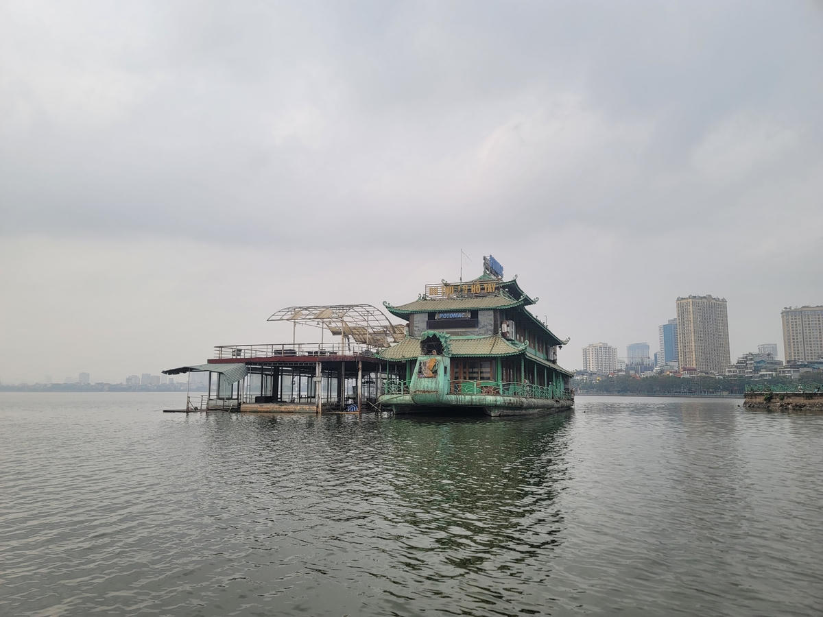 Cận cảnh 4 con 'tàu ma' cuối cùng còn sót lại ở Hồ Tây