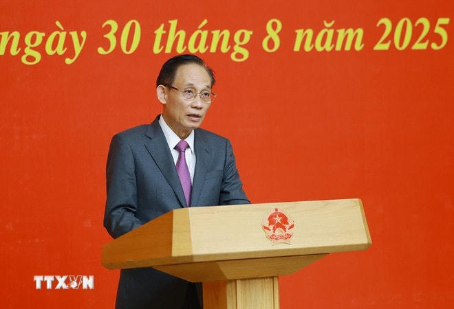 Quyền Bộ trưởng Bộ Ngoại giao Lê Hoài Trung phát biểu nhận nhiệm vụ. (Ảnh: Dương Giang/TTXVN) ttxvn-ong-le-hoai-trung-quyen-bo-truong-ngoai-giao-2.jpg