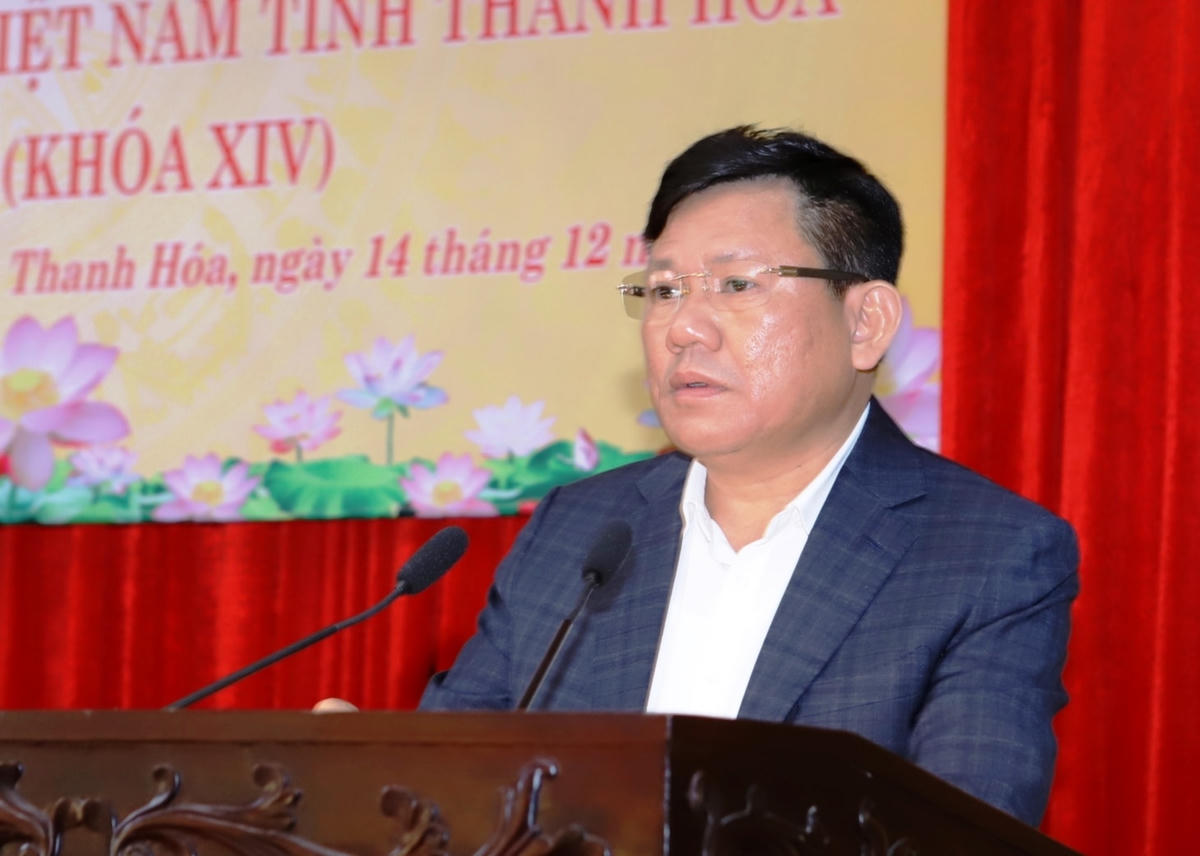 Ông Nguyễn Văn Thi, Phó Chủ tịch Thường trực UBND tỉnh Thanh Hóa thông báo khái quát tình hình kinh tế - xã hội của tỉnh năm 2022, nhiệm vụ trọng tâm năm 2023 tại hội nghị.