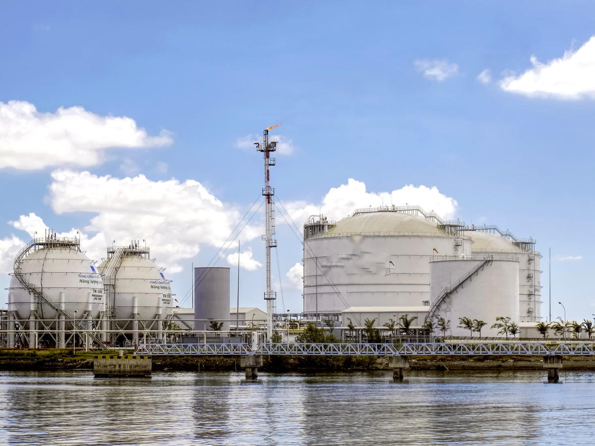 Khung cảnh tại Tổng kho LPG Dung Quất của Tổng Công ty Khí Việt Nam.