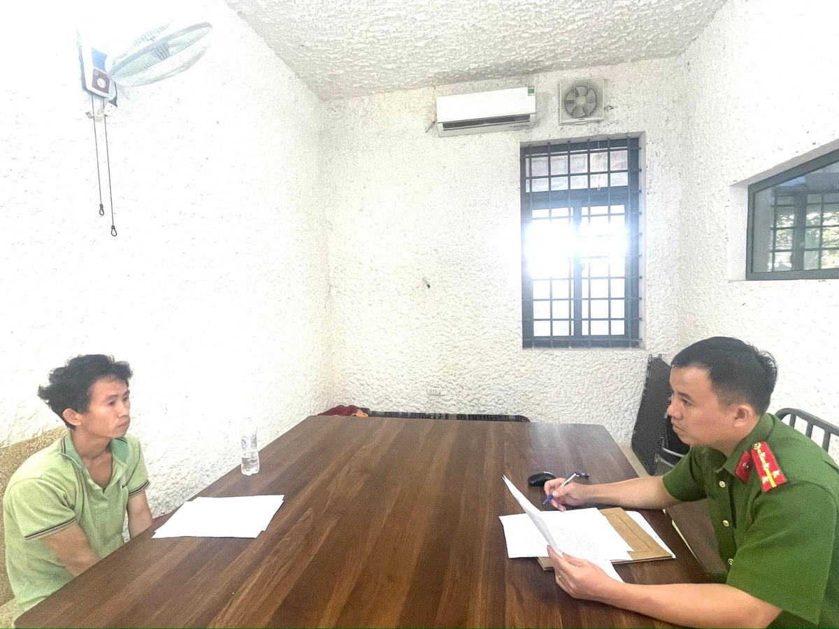 Đối tượng Nguyễn Văn Hoàng tại cơ quan Công an.