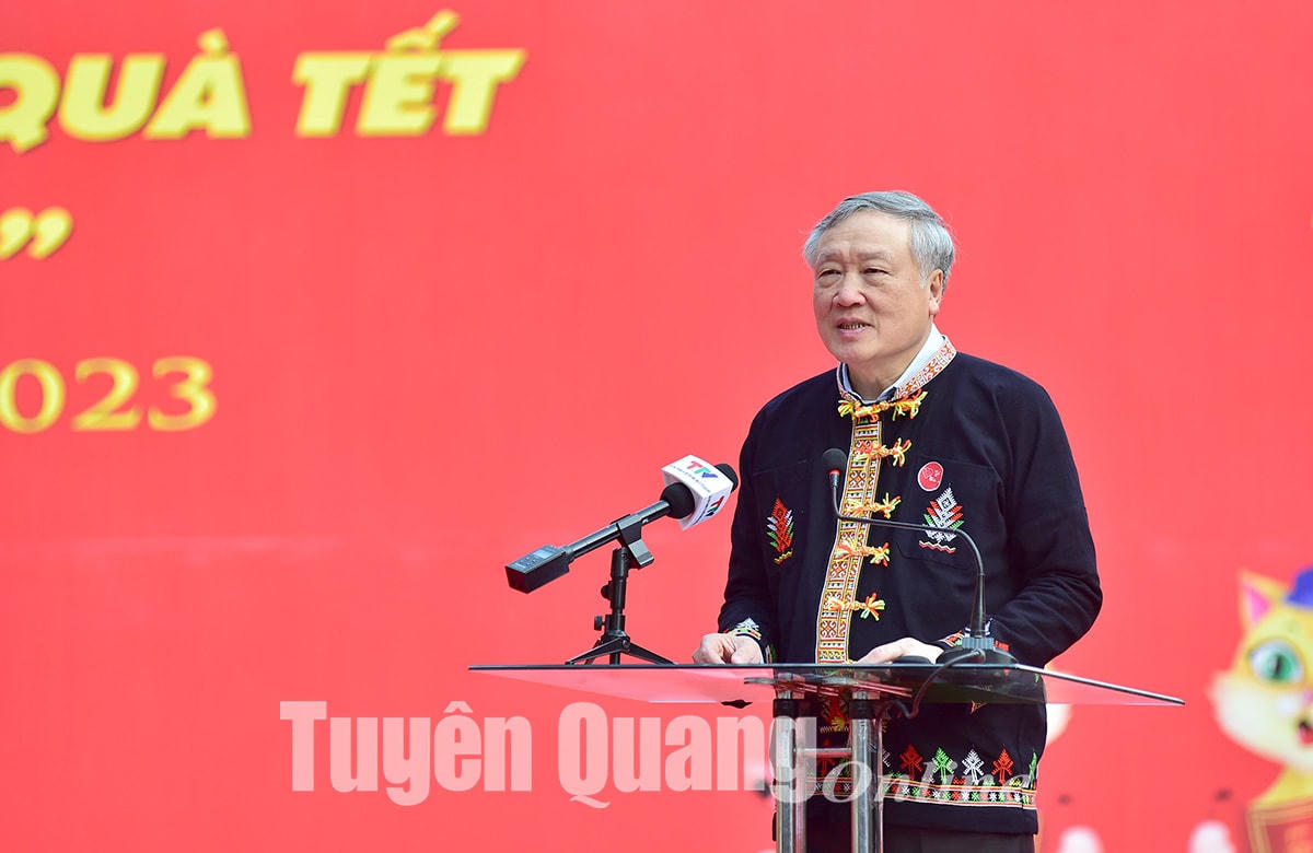 Chánh án Tòa án nhân dân tối cao Nguyễn Hòa Bình phát biểu tại chương trình.