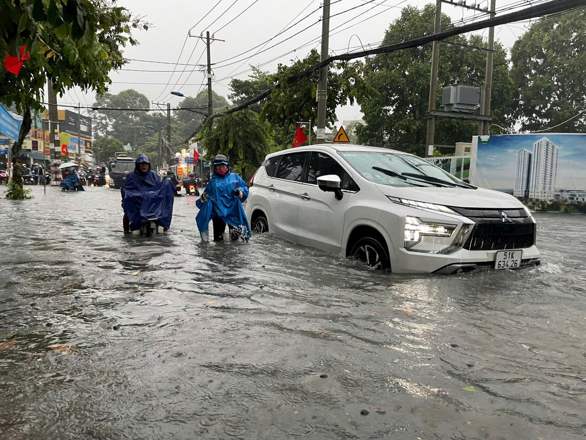 Ảnh 1-HỄ MƯA LÀ NGẬP