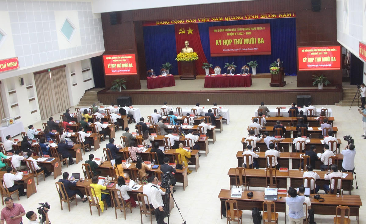 Quang cảnh kỳ họp thứ 13, HĐND tỉnh Quảng Nam khóa X.