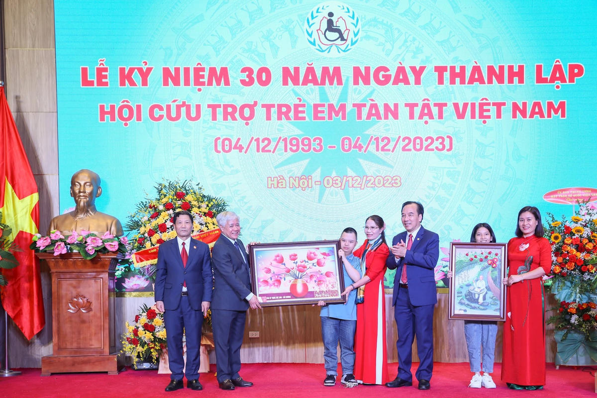 z4937973945463_9c36ed3bf94f22e5ce0a3c63d2422535.jpg