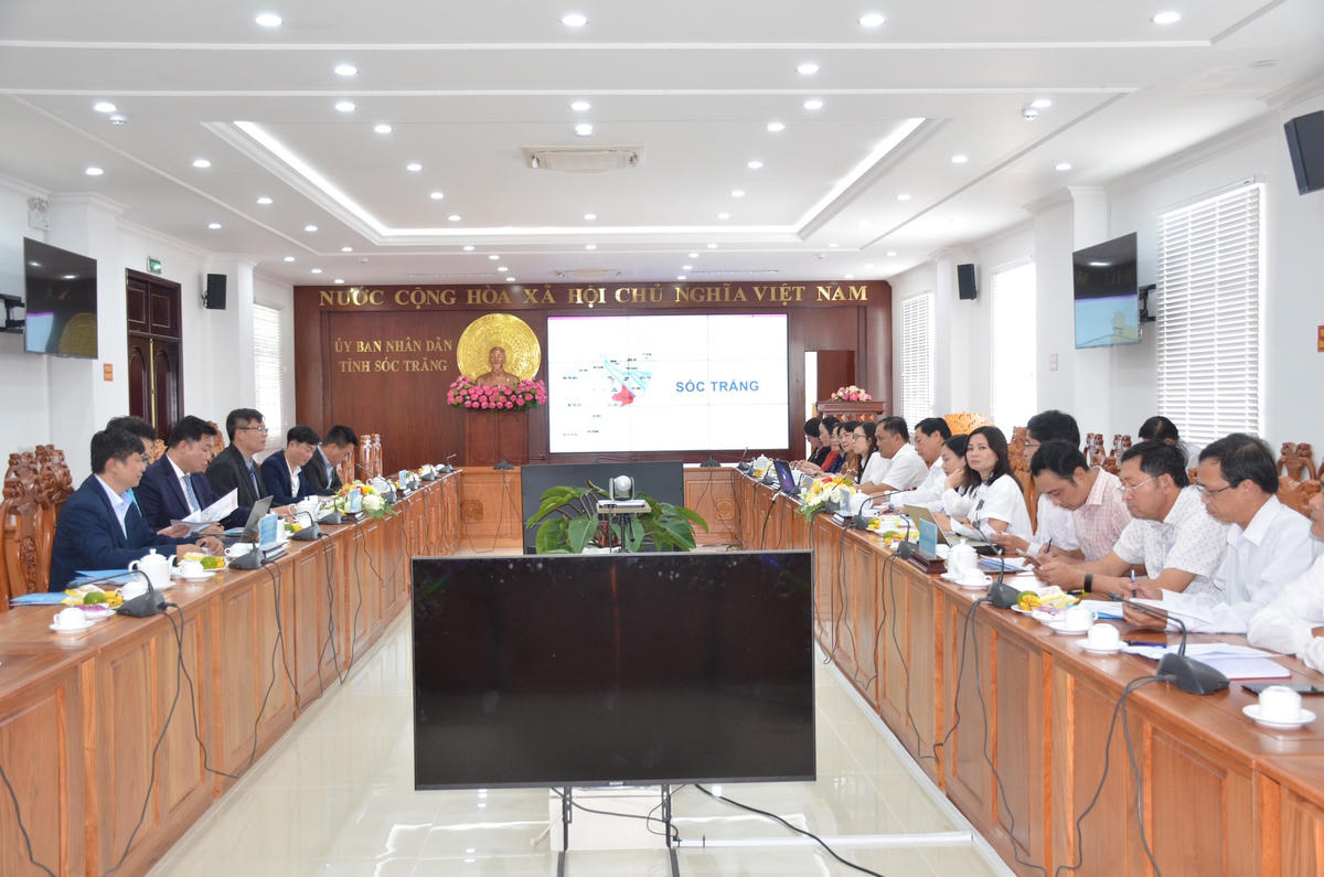 Quang cảnh buổi làm việc