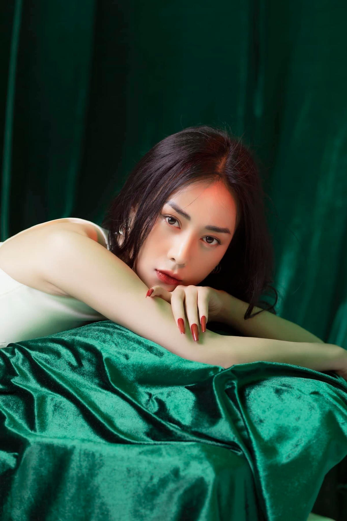 Mặc dù thành công nhưng mỹ nhân sinh năm 1989 lại có đường tình duyên khá lận đận. 