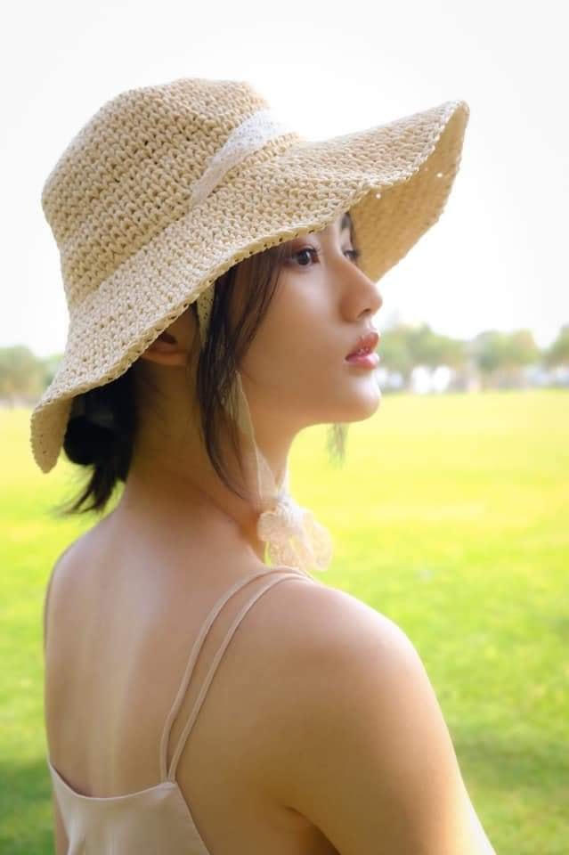 Khi bước vào môi trường đại học, Ý Nhi còn là gương mặt được các nhãn hàng săn đón.