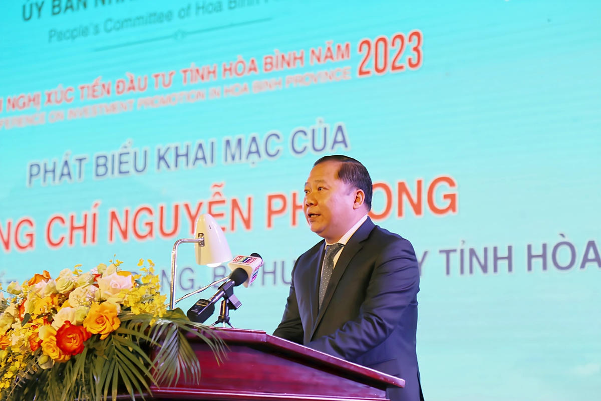 Bí thư Tỉnh ủy Hòa Bình Nguyễn Phi Long phát biểu khai mạc Hội nghị xúc tiến đầu tư tỉnh Hòa Bình năm 2023. 
