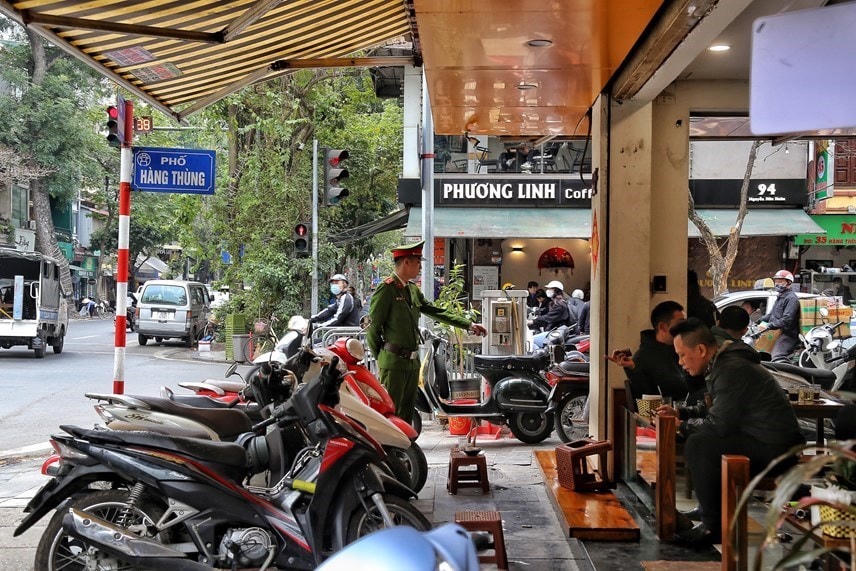 UBND TP Hà Nội yêu cầu Sở Xây dựng lập đề án quản lý vỉa hè phải đảm bảo bài bản, toàn diện, chặt chẽ, công khai, minh bạch, hài hòa giữa an ninh trật tự và phát triển kinh tế đô thị, gắn với đảm bảo quyền lợi sinh kế của người dân.