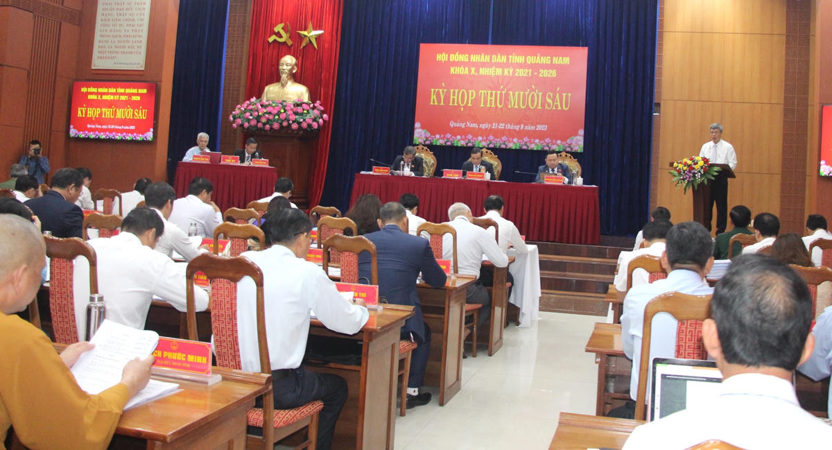 Quang cảnh kỳ họp thứ 16, HĐND tỉnh Quảng Nam khóa 10. 