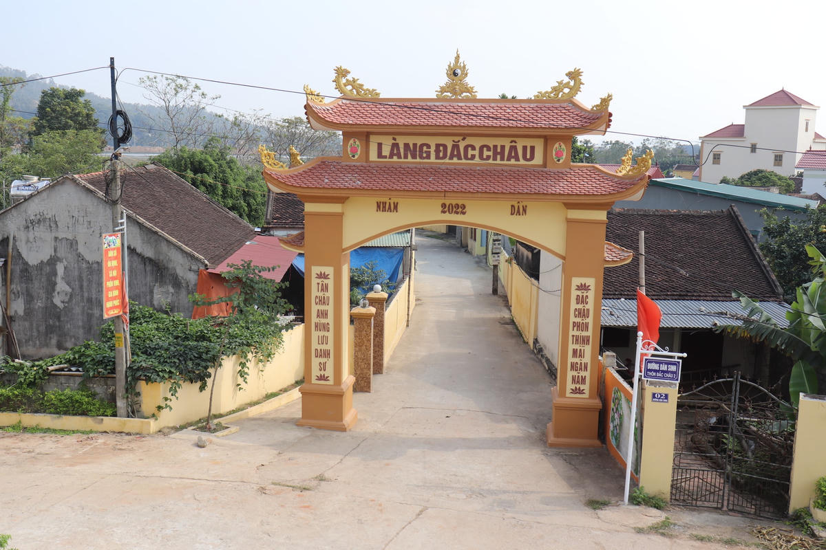Năm nào cũng vậy, cứ đến tháng Chạp, những gia đình ở làng nghề bánh đa nem Tân Châu (huyện Thiệu Hóa, Thanh Hóa) lại ăn ngủ cùng với nghề để kịp đơn hàng phục vụ cho Tết.