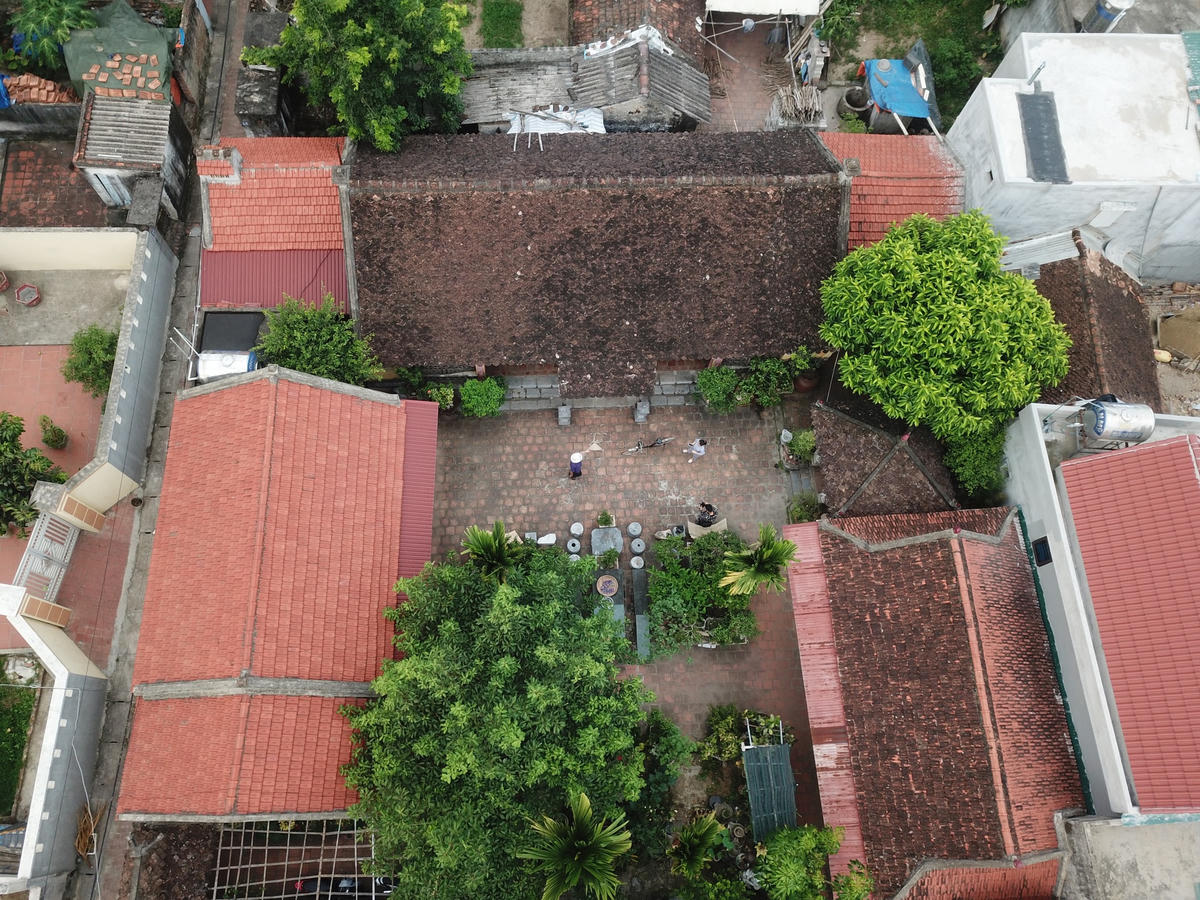 Nơi đây cũng là nơi đầu tiên tìm thấy những di chỉ của nền văn minh Đông Sơn và là một trong những ngôi làng cổ tiêu biểu độc đáo của xứ Thanh.