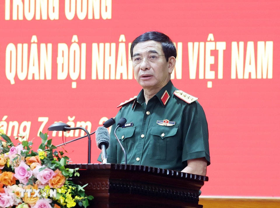 Đại tướng Phan Văn Giang, Ủy viên Bộ Chính trị, Phó Bí thư Quân ủy Trung ương, Bộ trưởng Bộ Quốc phòng phát biểu. (Ảnh: Thống Nhất/TTXVN)