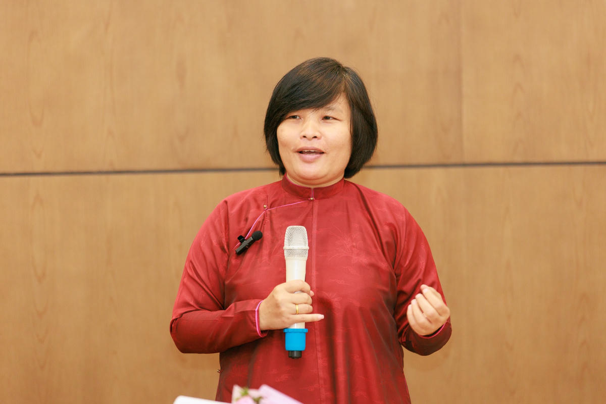 Nhà nghiên cứu, sưu tầm Nguyễn Thị Thu Hòa, Giám đốc Bảo tàng gốm sứ Hà Nội. 