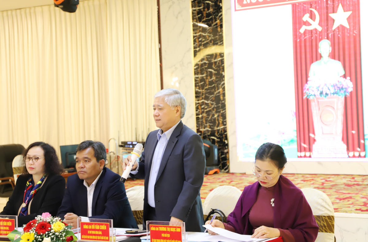 Chủ trì Hội nghị.