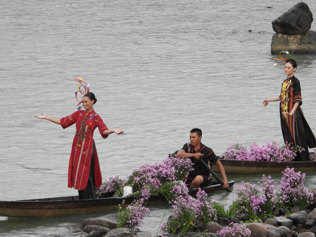 Sắc màu của thiên nhiên và con người bên dòng Sêrêpôk.