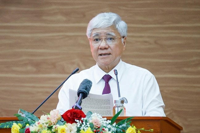  Ông Đỗ Văn Chiến, Ủy viên Bộ Chính trị, Bí thư Trung ương Đảng, Bí thư Đảng ủy MTTQ, các đoàn thể Trung ương, Chủ tịch Ủy ban Trung ương MTTQ Việt Nam trình bày báo cáo tại cuộc làm việc