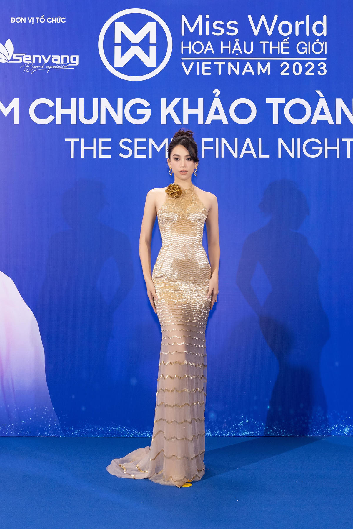 Hoa hậu Tiểu Vy gợi cảm trong chiếc váy xuyên thấu.