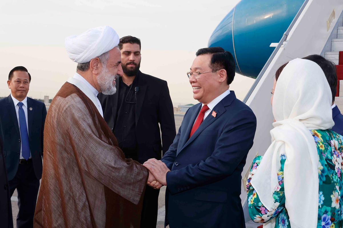 Lễ đón Chủ tịch Quốc hội Vương Đình Huệ tại sân bay Mehrabad, Thủ đô Tehran. Nguồn: Quochoi.vn