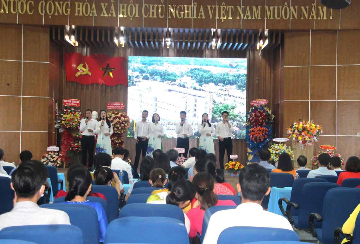 Biểu diễn nghệ thuật tại buổi lễ khánh thành khoa Ngoại tim mạch - Lồng ngực.