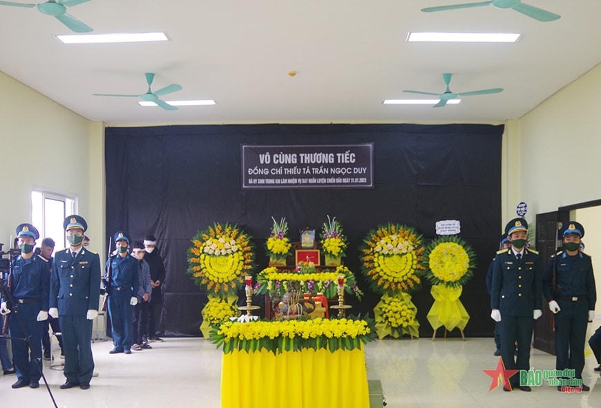 Tổ chức trọng thể lễ truy điệu Thiếu tá, Phi công Trần Ngọc Duy. Ảnh: QĐND.