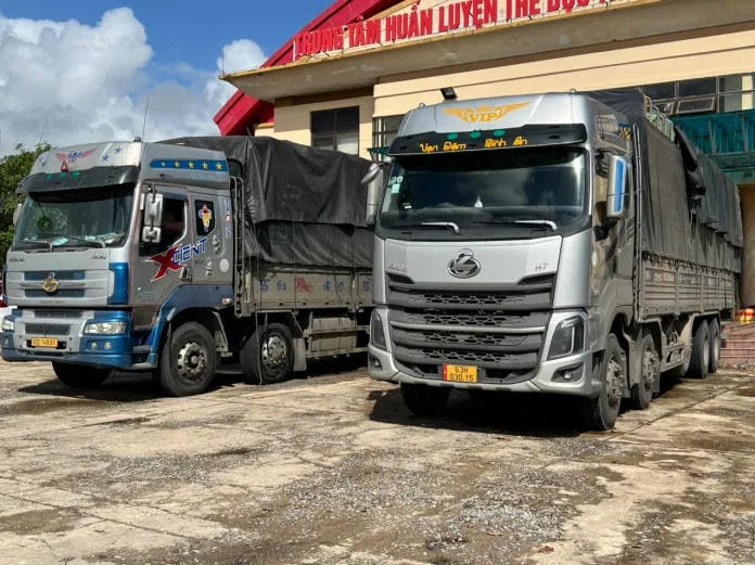 2 xe ô tô tải chở hàng không rõ nguồn gốc bị bắt giữ.