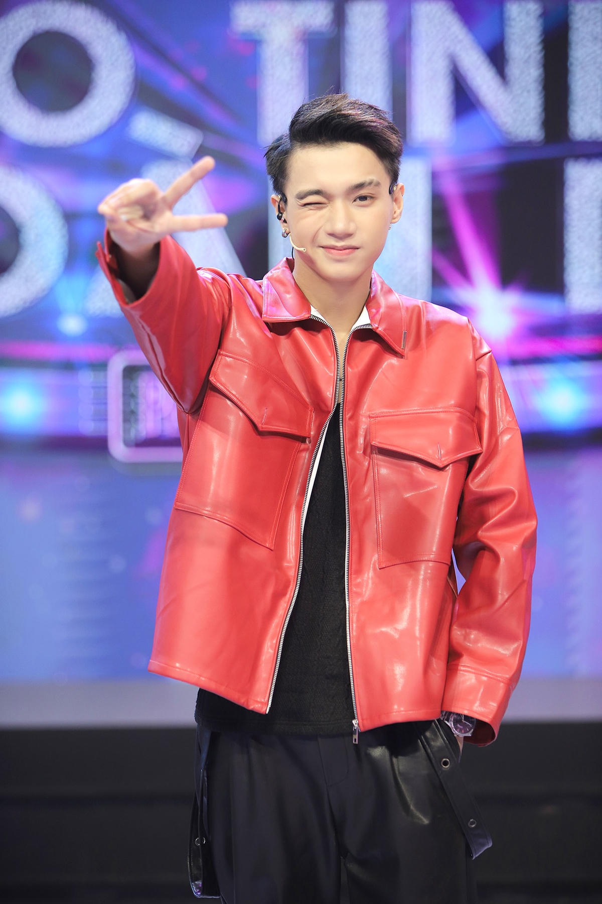 Nam chính Phan Trường khiến dàn khách mời một phen phấn khích vì chiều cao mơ ước và giọng nói giống Sơn Tùng M-TP. Ảnh: Perfect Universe.  