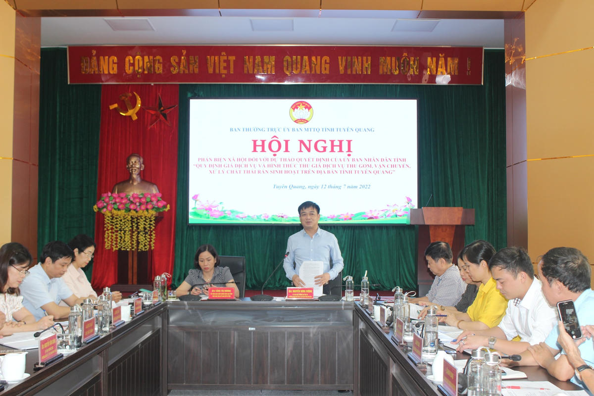 Chủ tịch Ủy ban MTTQ tỉnh Tuyên Quang Nguyễn Hưng Vượng phát biểu tại Hội nghị.