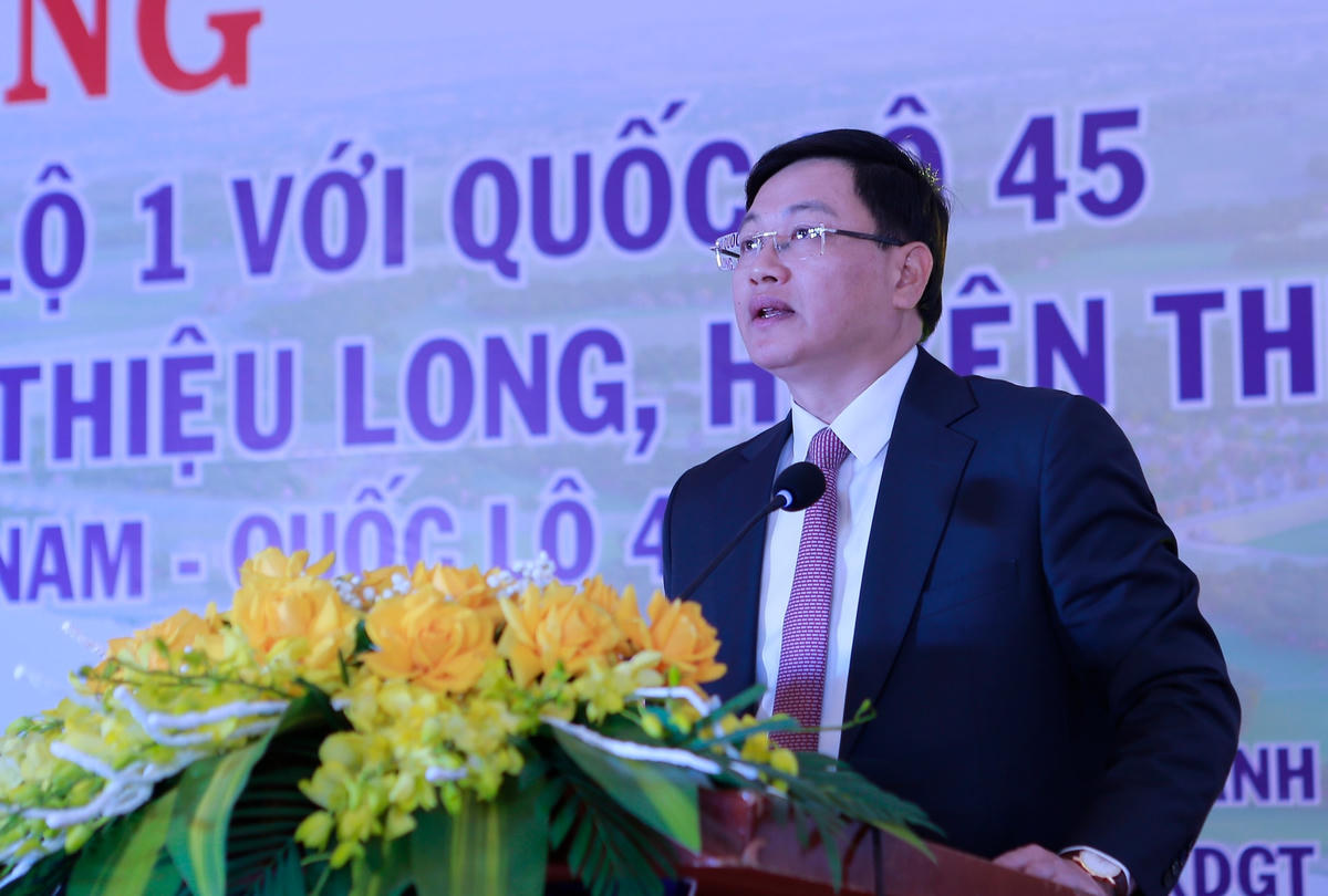 Ông Mai Xuân Liêm, Phó Chủ tịch UBND tỉnh phát biểu tại lễ khởi công.