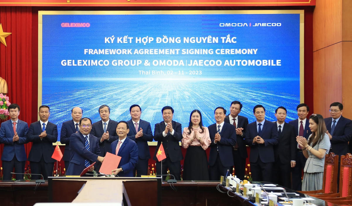 Lãnh đạo tỉnh Thái Bình chứng kiến lễ ký kết.