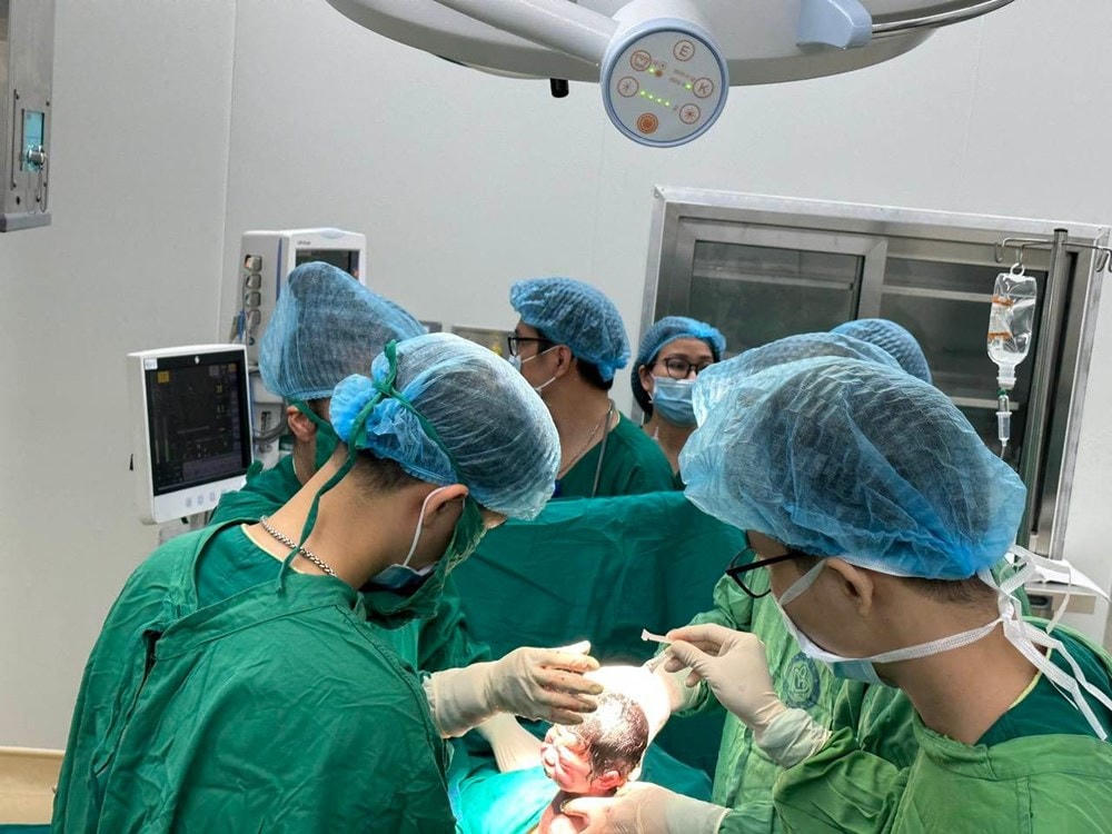 Bé trai nặng 3,1kg bằng phương pháp sinh mổ. (Ảnh: PV/Vietnam+).