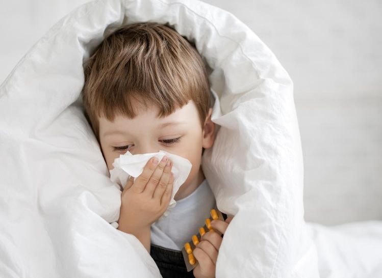 Thời tiết nắng nóng của mùa hè khiến gia tăng nguy cơ lây nhiễm virus, vi khuẩn ở trẻ nhỏ. Ảnh: Pinterest.