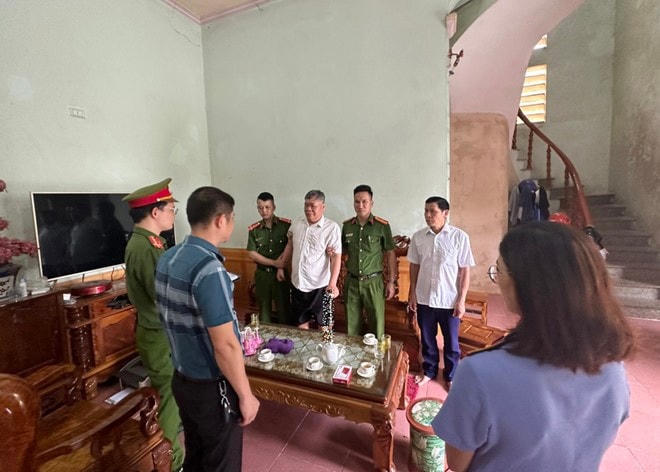 Cơ quan Cảnh sát điều tra công bố các quyết định tố tụng đối với Linh Văn Túc. Nguồn: ANTĐ.