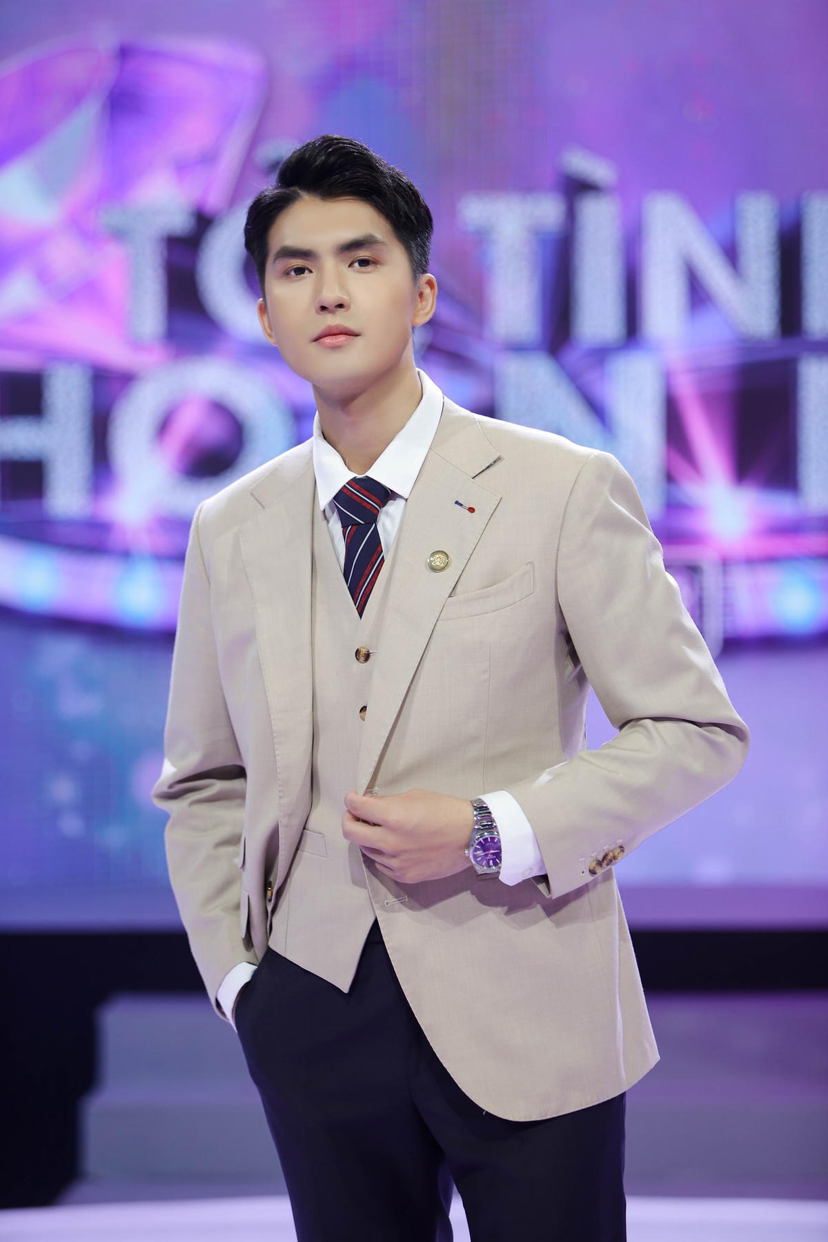"Anh giáo" Nguyên Trực xuất hiện bảnh bao trong chương trình. Ảnh: Perfect Universe.