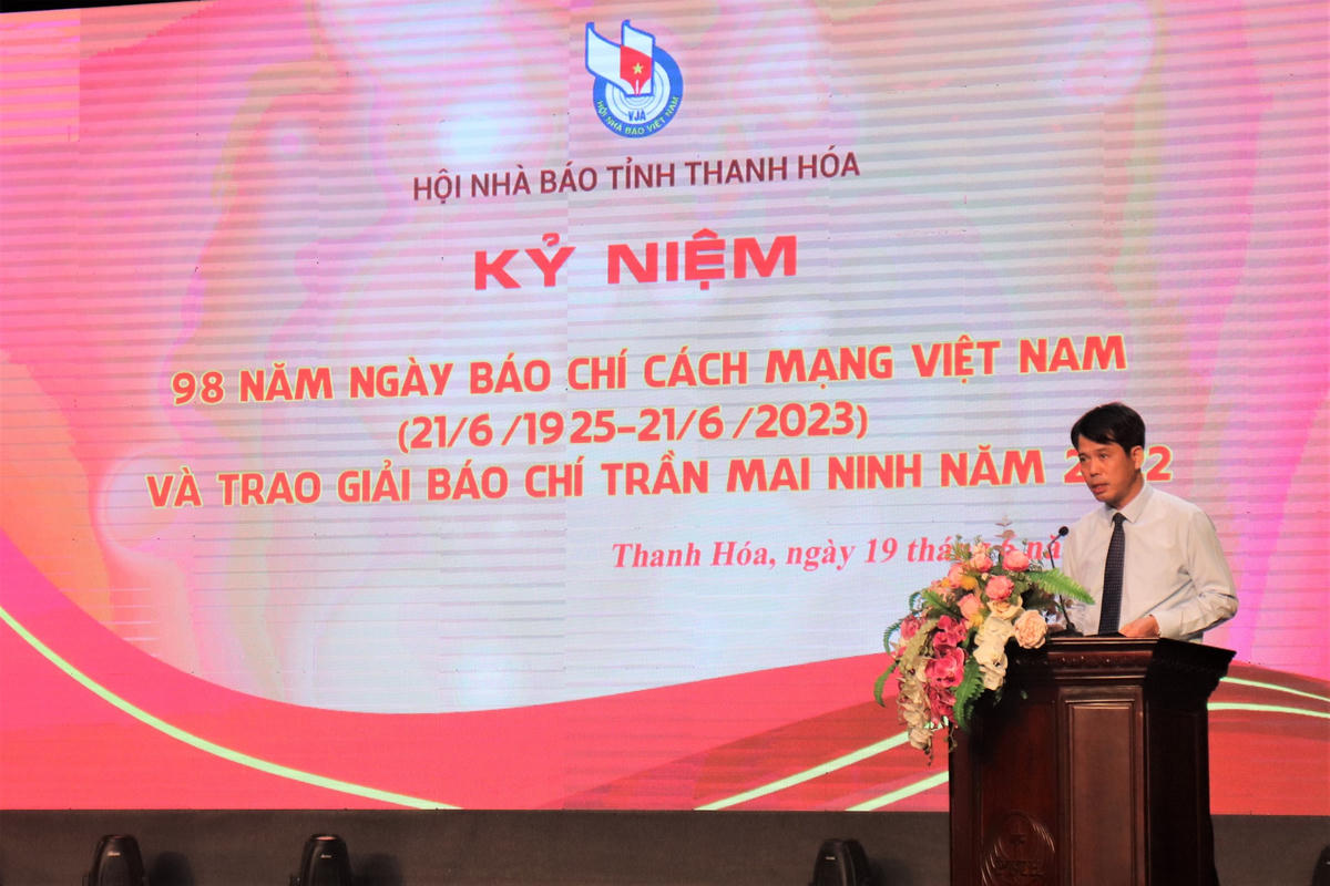 Ông Đào Xuân Yên, Trưởng ban Tuyên giáo Tỉnh ủy ghi nhận những sự đóng góp của các cơ quan báo chí Trung ương và địa phương đối với tỉnh Thanh Hóa.