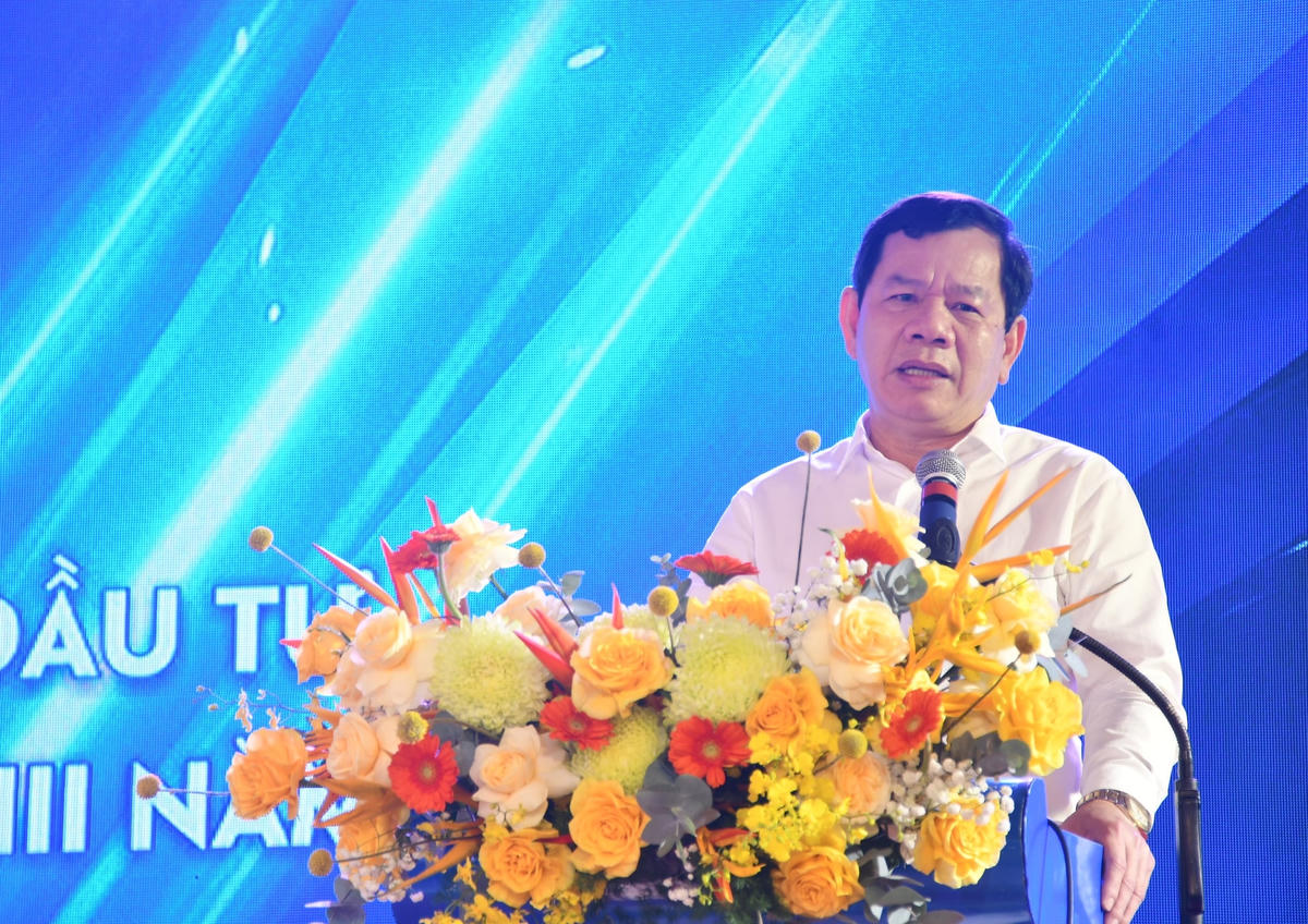 Ông Đặng Văn Minh, Chủ tịch UBND tỉnh Quảng Ngãi phát biểu tại Hội nghị.
